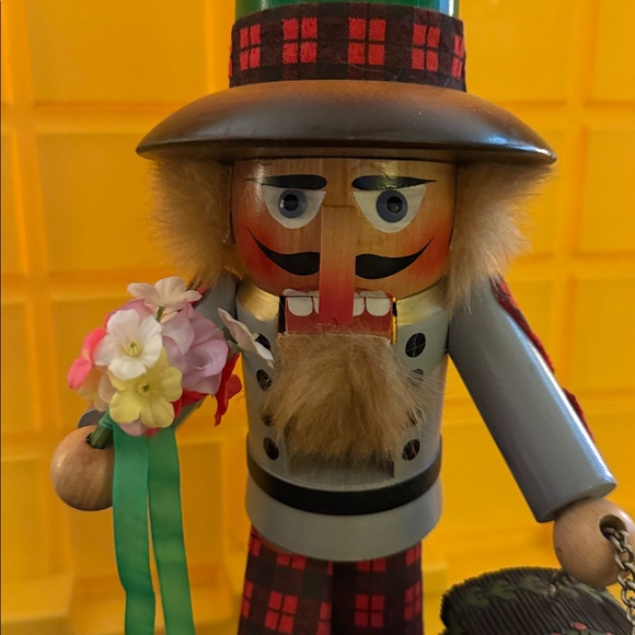 Steinbach Plaid Nutcracker Figurine with Green Hat with trunk - Picture 2 of 4